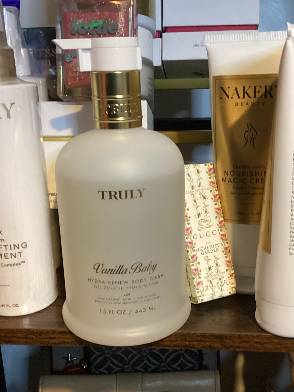 TRULY Vanilla Baby Hydra Renew Body Wash - White & Gold